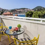 Petra Marina Хостел *