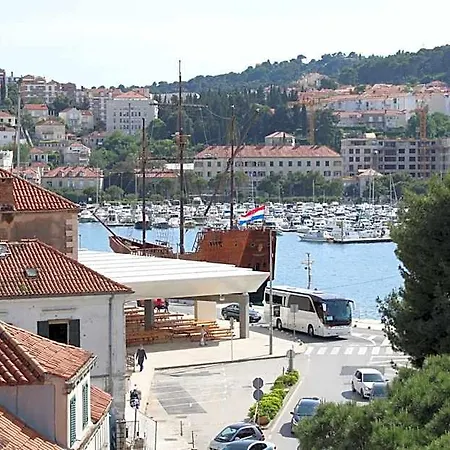 Petra Marina Ostello